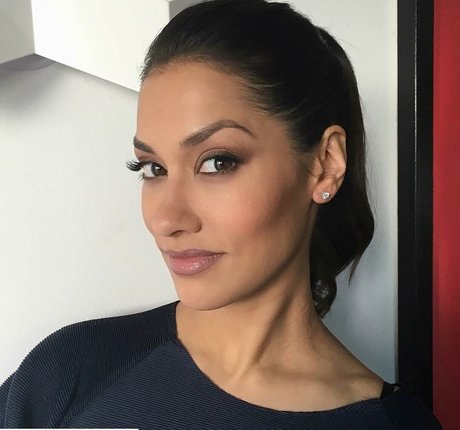 Janina Gavankar estrella porno de alta calidad imagen
