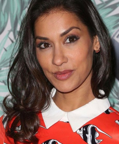 Janina Gavankar modèle photos