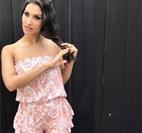 Janina Gavankar sexo modelo imagen