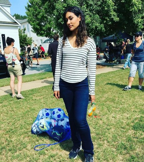 Janina Gavankar actrice hd photos