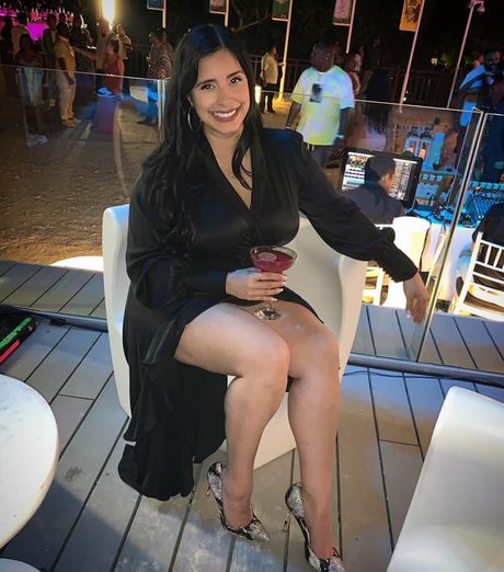 Laura Stylez modelo adulto galerías