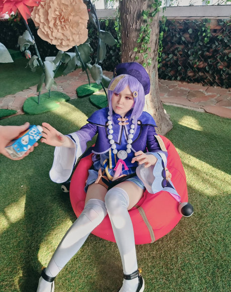 aki puff estrella caliente foto