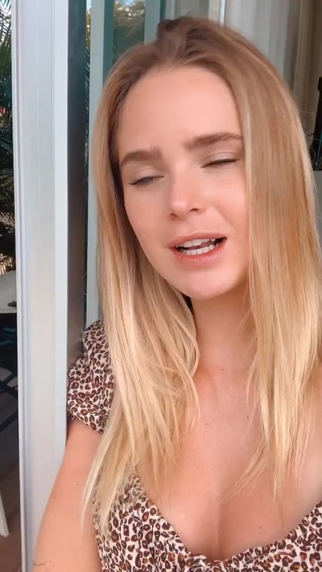 Inna Moll arte modelo foto