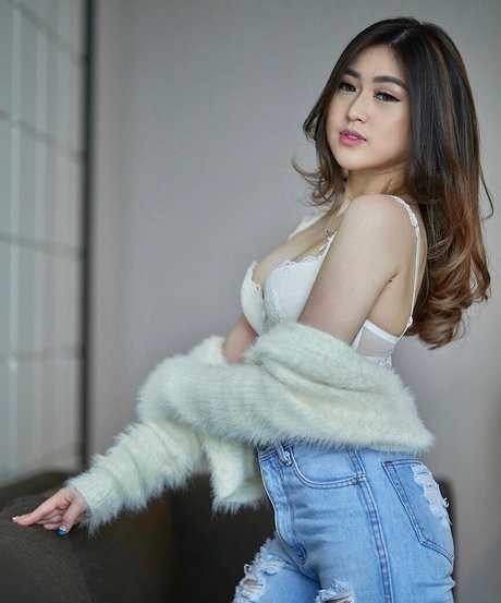 Felicia Carissa modèle parfait img