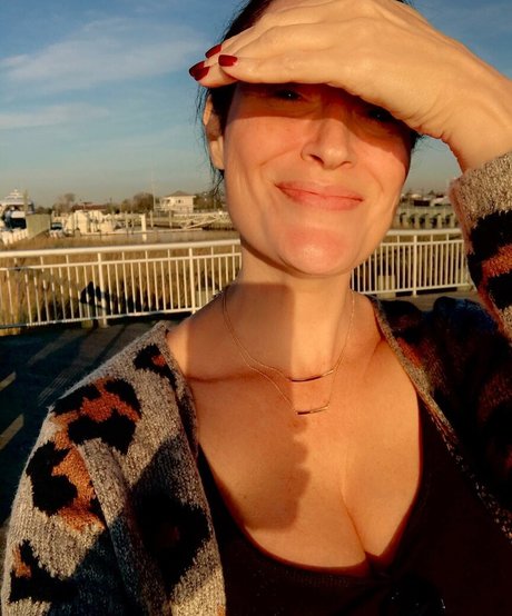 Shea Sweetness modèle de haute qualité archive