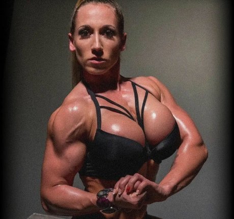 Reni Gendur modèle sexy galeries