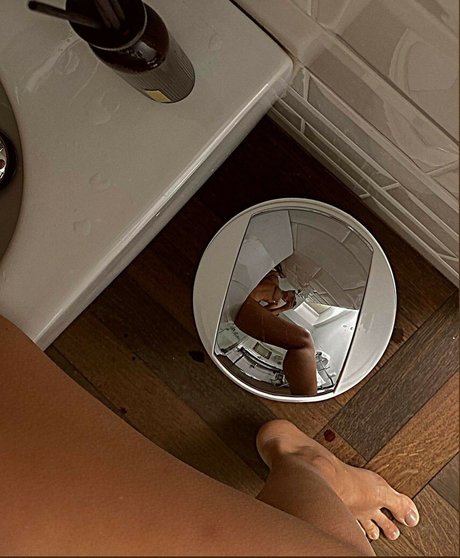 Miratwitch nus star du porno des photos