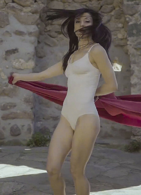 Asra Tin hermosa modelo galería