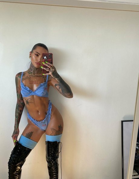 Foxillaaa nudes model pic