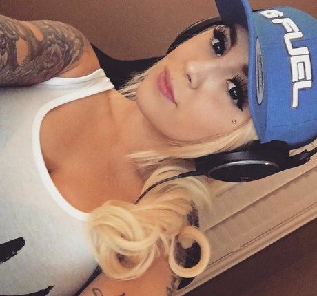 SJ Valenz actriz foto