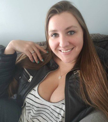 Caityy Cakesss modelo sexy galería