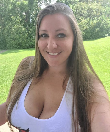 Caityy Cakesss star du porno de haute qualité img