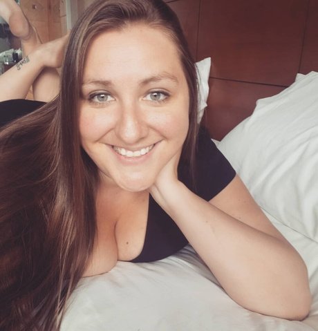 Caityy Cakesss étoile adulte image