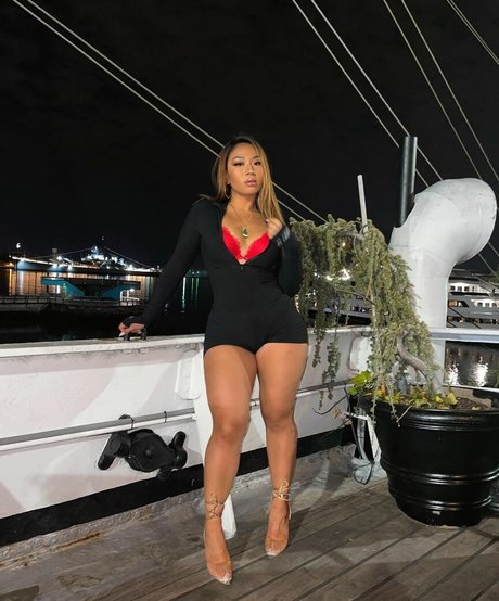 Kimberly Nguyen actrice de nus images