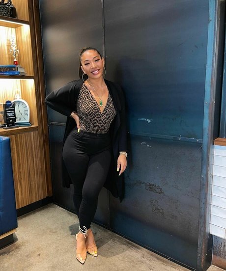 Kimberly Nguyen modelo caliente imágenes