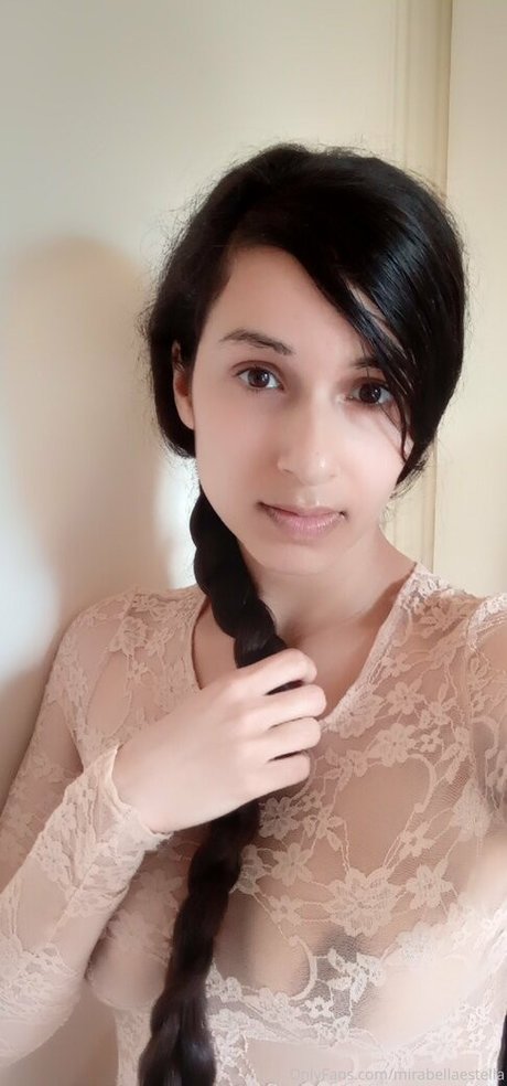 Mirabella Estella joli modèle photos