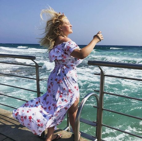 Julia Chegodar modelo de arte foto