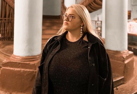 Julia Chegodar haut étoile galeries