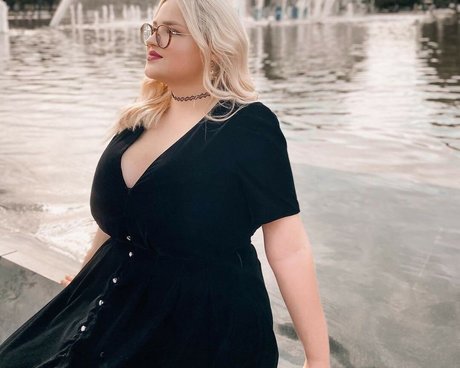 Julia Chegodar jolie star du porno photo