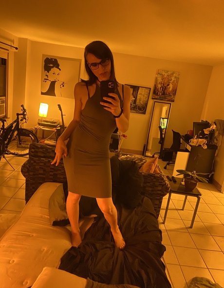 Ava Shade pornstar pretty picture