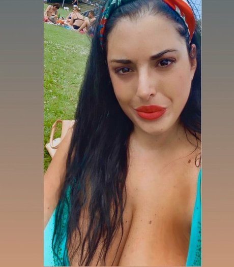 Valeria Vela modelo hermosa galería