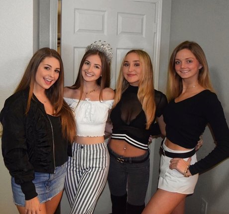 Corrina M buena actriz galerías