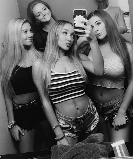 Corrina M modelo desnudo imágenes