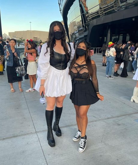 Sml Prsn modelo desnuda galerías