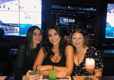 Kylie Manue modèle artistique galerie