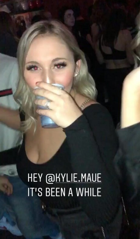 Kylie Manue étoile de l'art images
