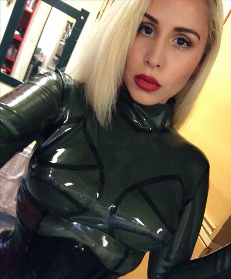 SophiaLarou star du porno de haute qualité galerie