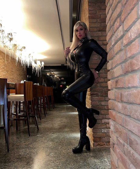 Elena Sottana arte estrella porno fotos