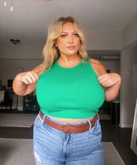 Hayden Buchko modèle des photos