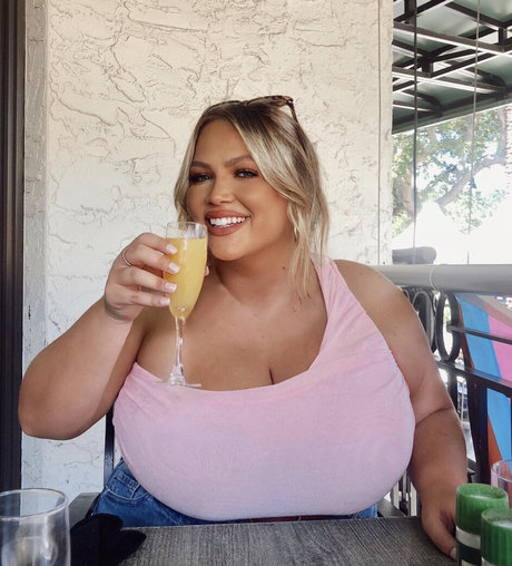 Hayden Buchko actrice de nus photos