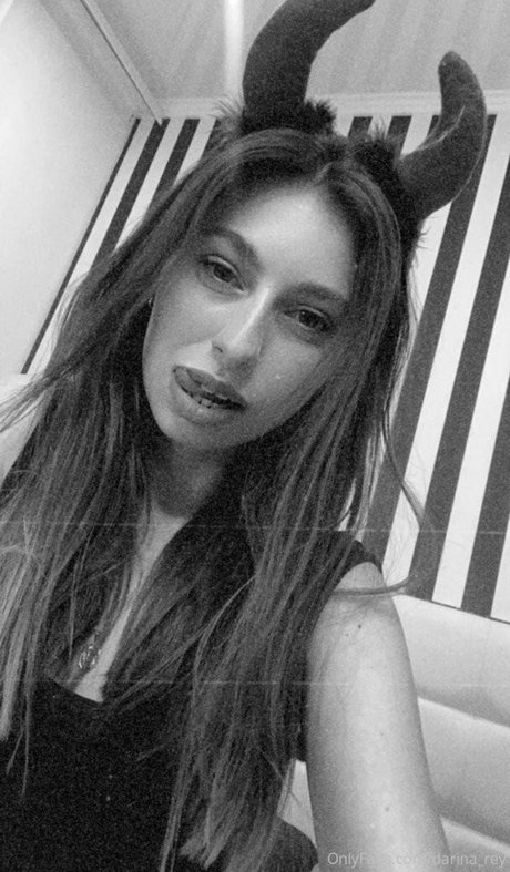 Darina Rey modèle joli galeries