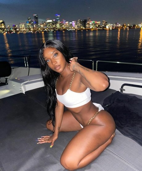 cathiimedialuna desnudos de modelos imágenes