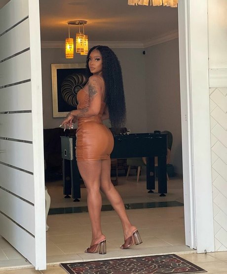 cathiimedialuna modelo hermosa archivo