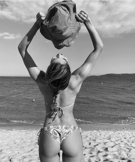 Iris Mittenaere perfect actress picture