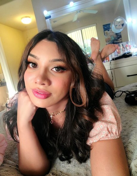 Mina Sin star du porno en haute qualité images