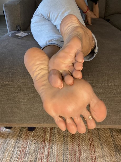 Laprettyfeet4 star nudes photo