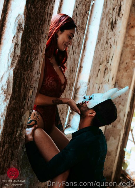 Queen Red estrella porno hd fotos