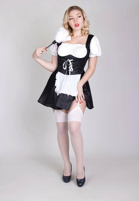 Angelina Spaska modelo desnuda galería