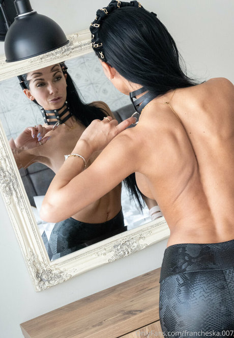 Kristina Kazakova modelo superior fotos