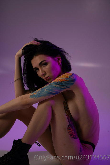 Mika Davis pretty model photos