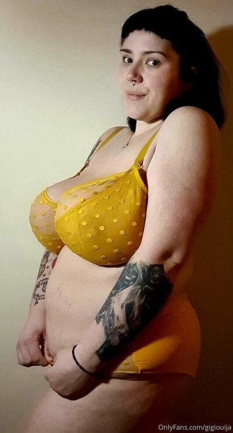 Gigiouija modèle de sexe galerie