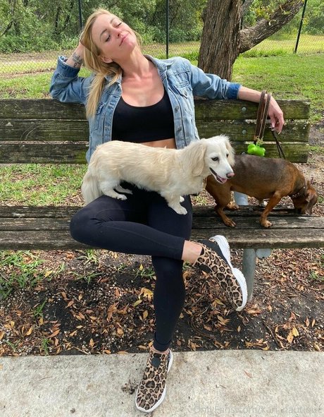 Kari Nautique modelo xxx fotos