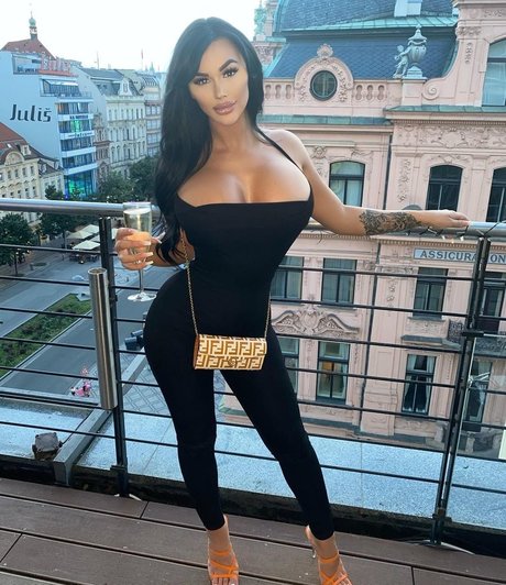 Chloe Love modelo gratis fotos