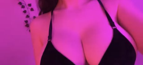 Virtual Torii actriz desnuda archivo