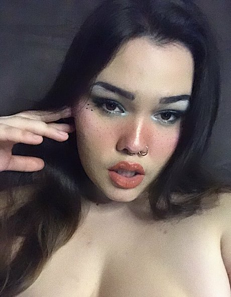 Dragunball modèle nu des photos