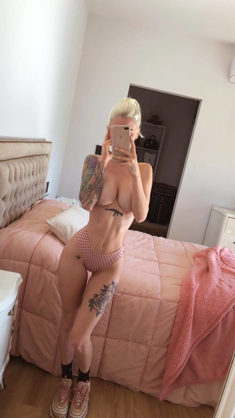 Lara Cavallo nudes model galleries
